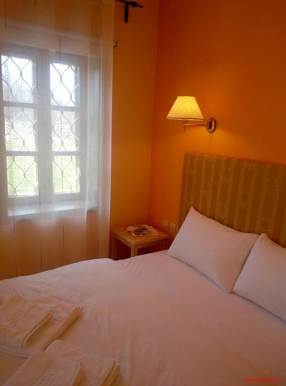Linouria Hotel Nimfaíon Eksteriør billede