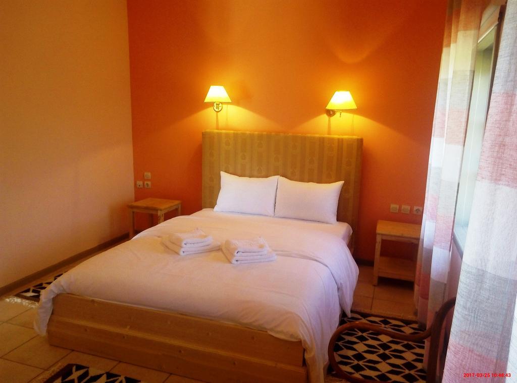Linouria Hotel Nimfaíon Eksteriør billede