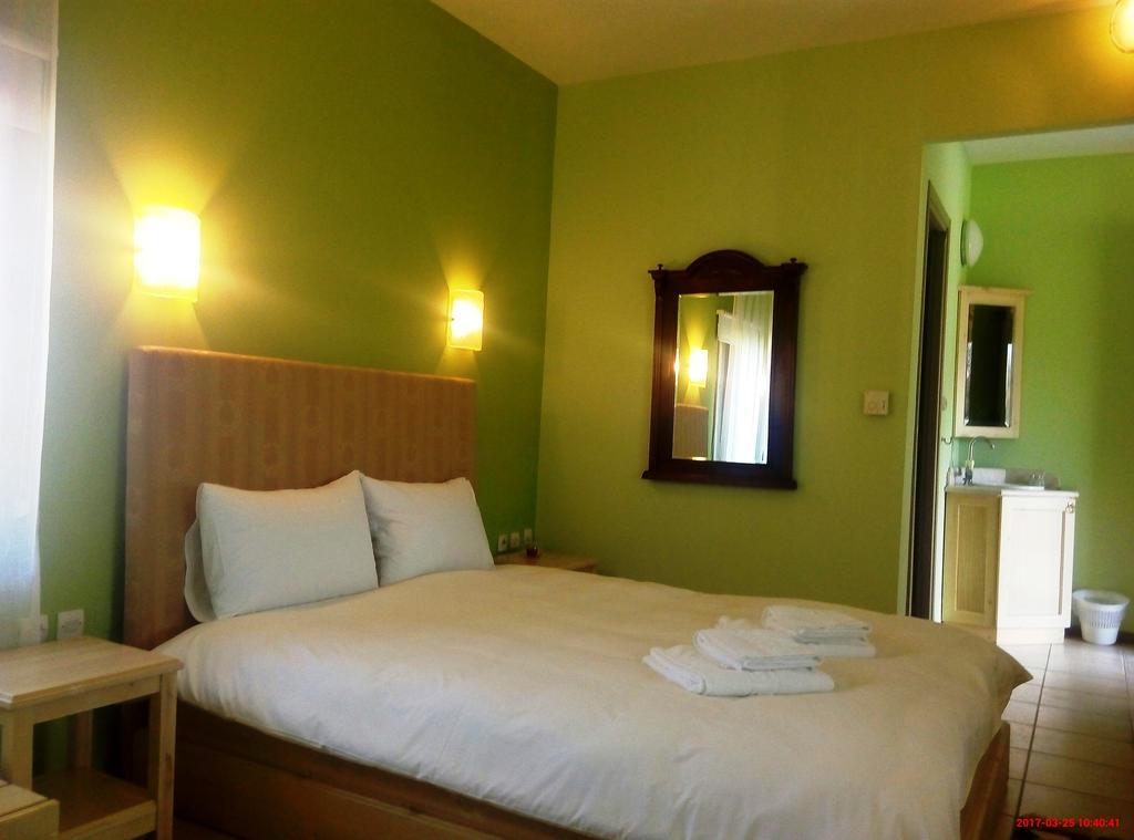 Linouria Hotel Nimfaíon Eksteriør billede